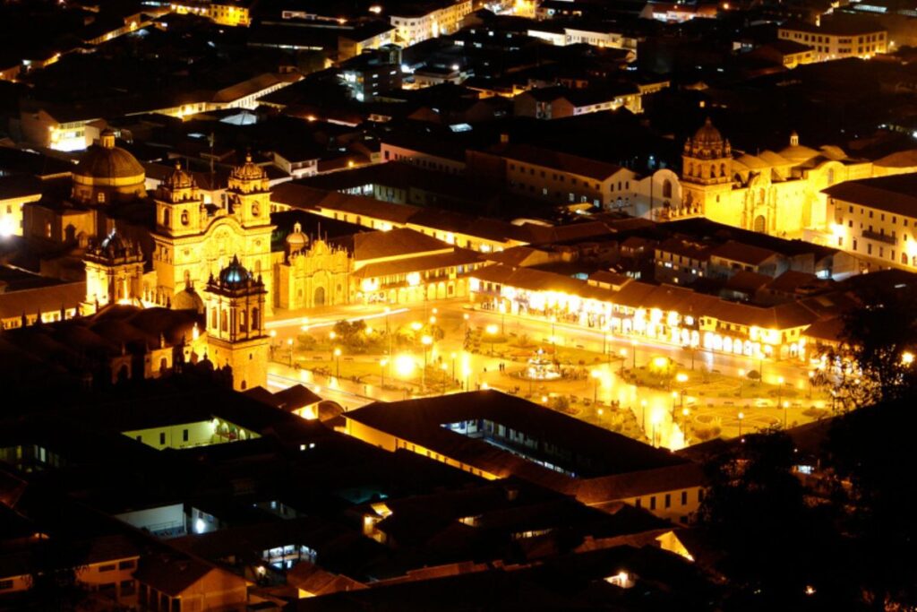 ciudad de cusco de noche