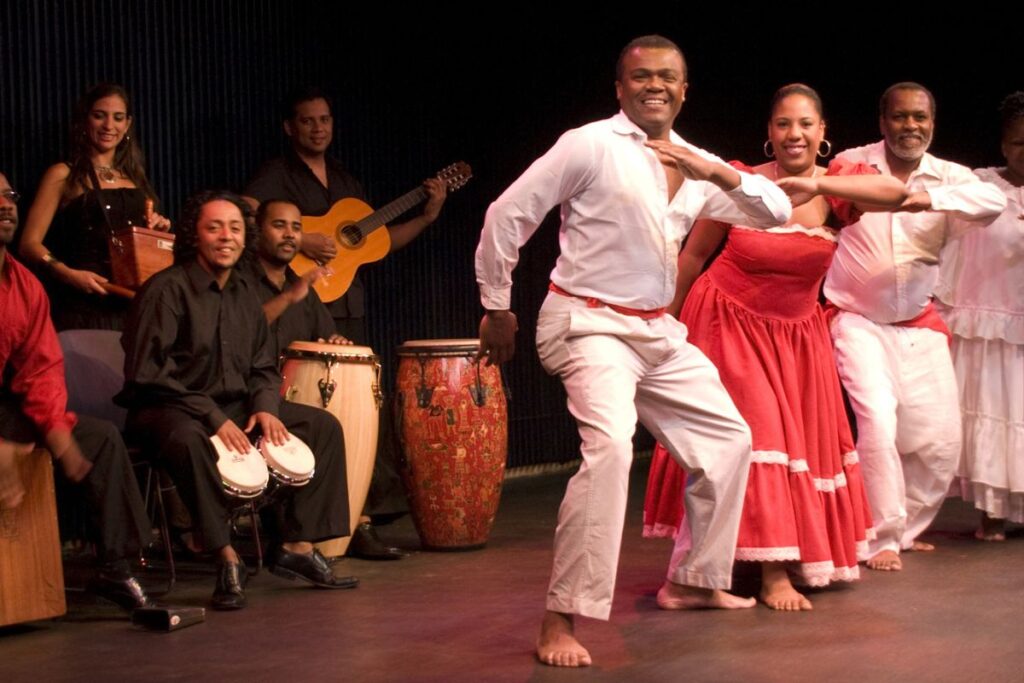 Celebración en el Día de la Canción Criolla