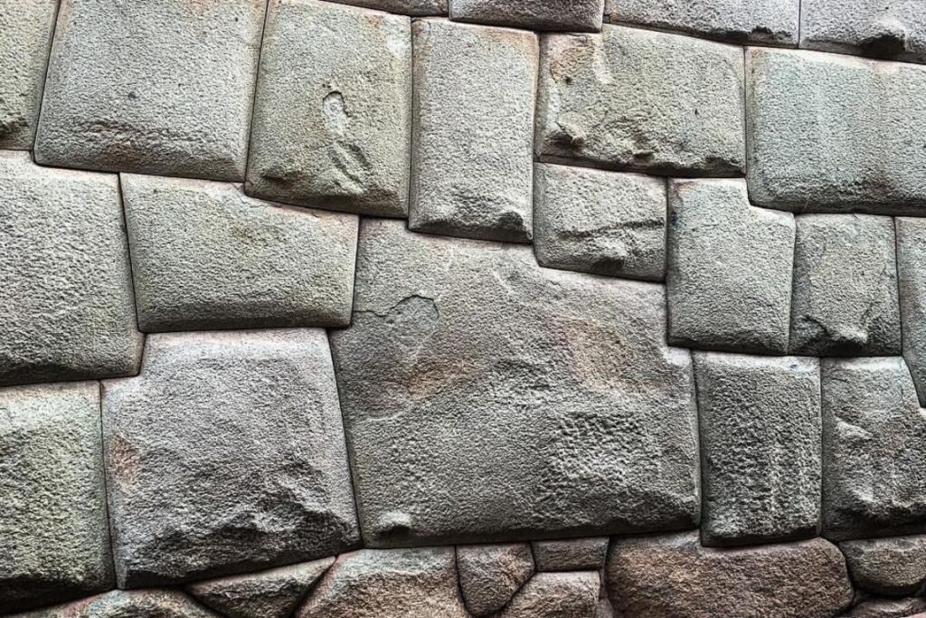 Leyenda de la piedra de los doce ángulos