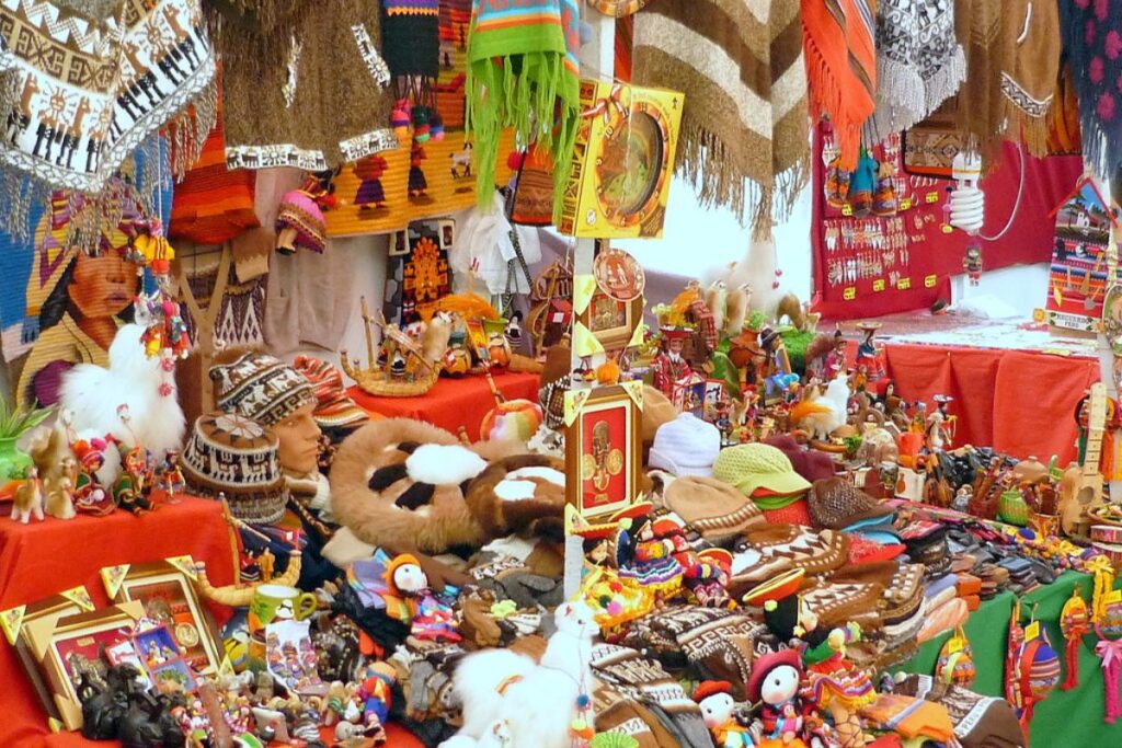 Variedad de artesanía peruana